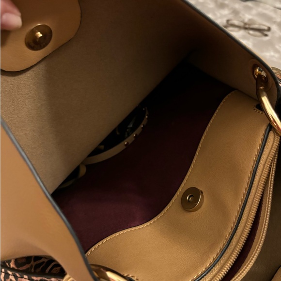 Stylish Tan Tote Bag with Leopard Print Accents - Picture 6 of 8